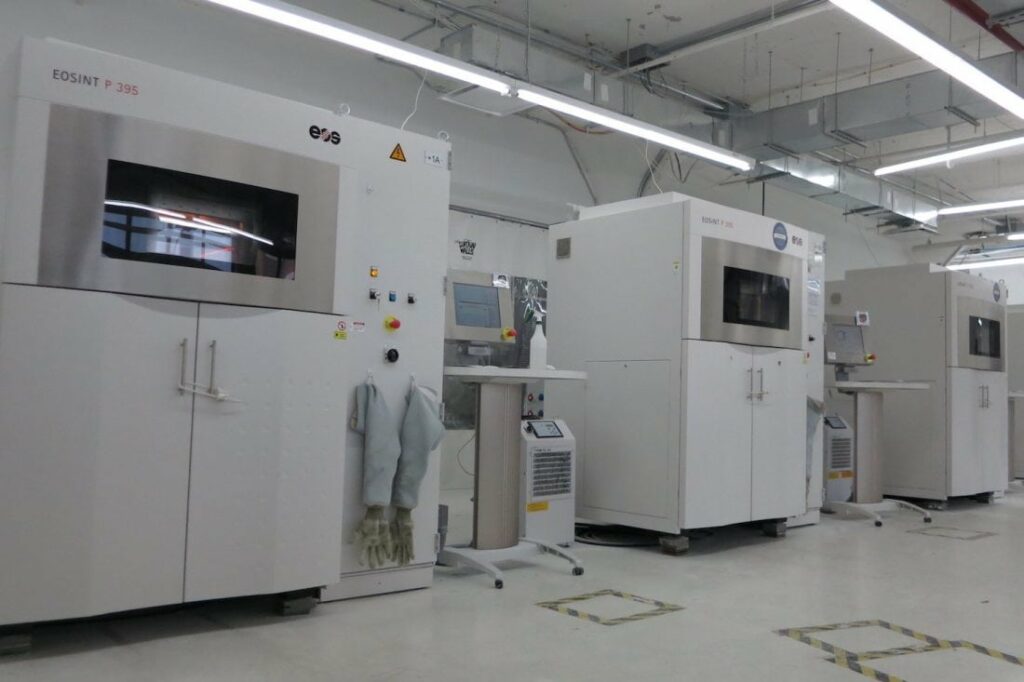Shapeways manufacturing lab 3D printers 1100x733 1